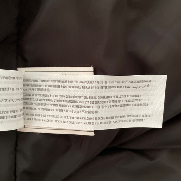 NWOT Abercrombie Kids Puffy Vest. Grey. Size 15/16. - Picture 13 of 17